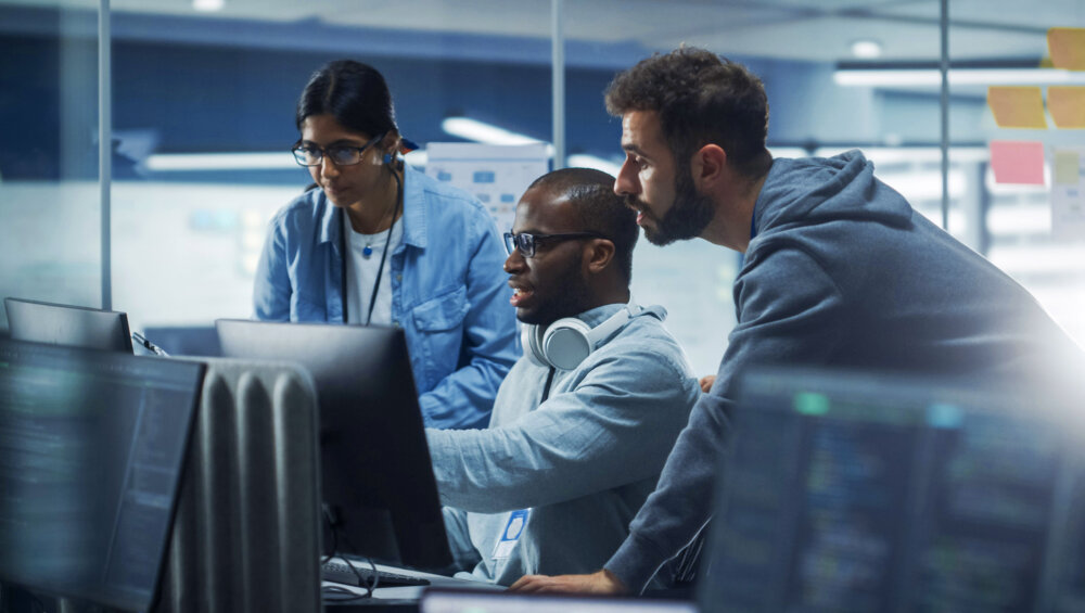 Rising above the noise: How IT can lead the shift to proactive experience management